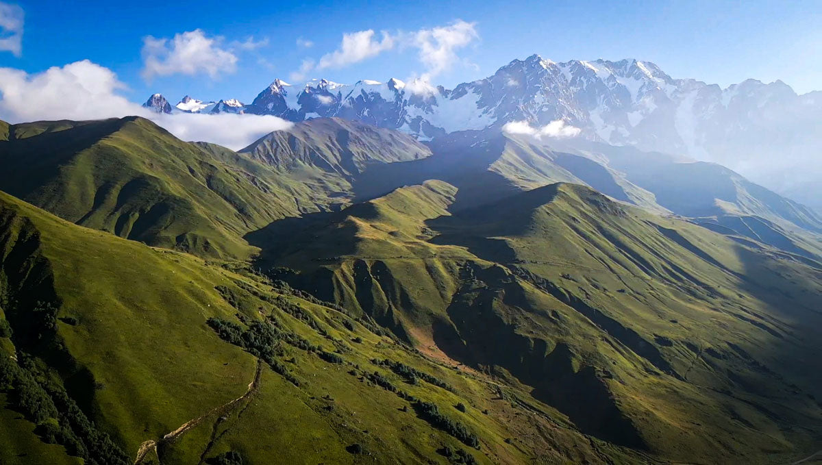 Caucasus-mountains-behind-Ushguli